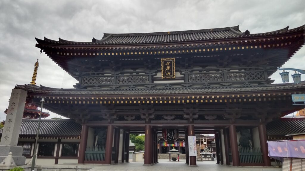 川崎大師の大山門